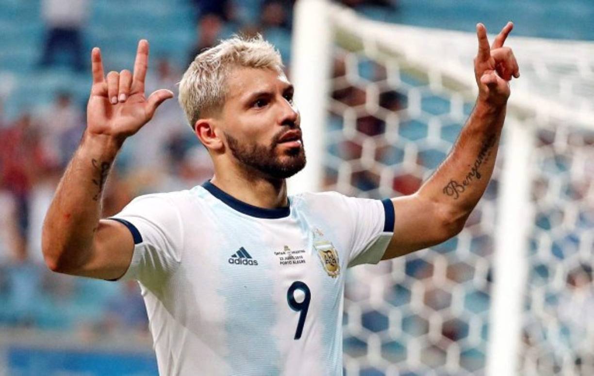 Sergio Agüero: Fue el único que ratificó en el 11 titular el seleccionador Scaloni. Estará en la zona ofensiva de Argentina ante Brasil.