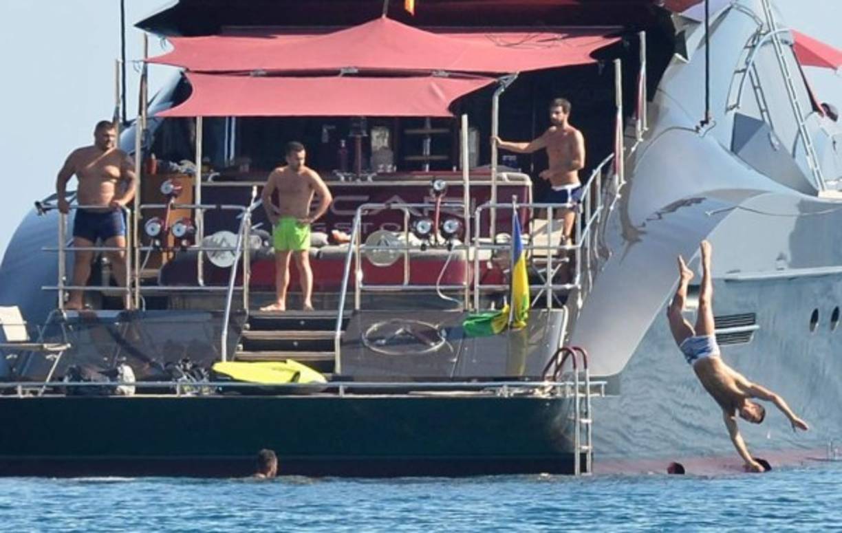 El MY Asciari del luso es un barco de 36,5 metros de largo que se puede alquilar por 90.000 euros a la semana. Más caro que el de Messi.