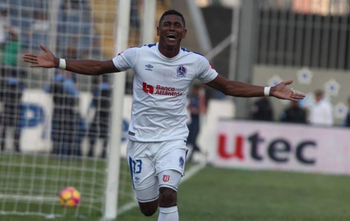 Carlo Costly: Todo apunta a que el delantero seguirá en el Olimpia luego de que el atacante señaló en el torneo pasado que si no era campeón meditaba en irse del club.