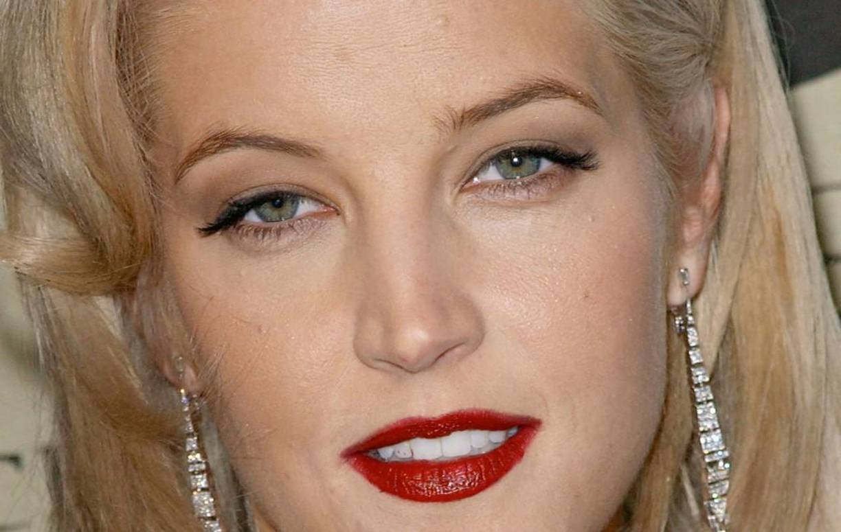 Antes de ser trasladada, los especialistas médicos lograron recuperar el pulso de la cantante y una vez que llegó al hospital su vida fue asistida con un marcapasos.