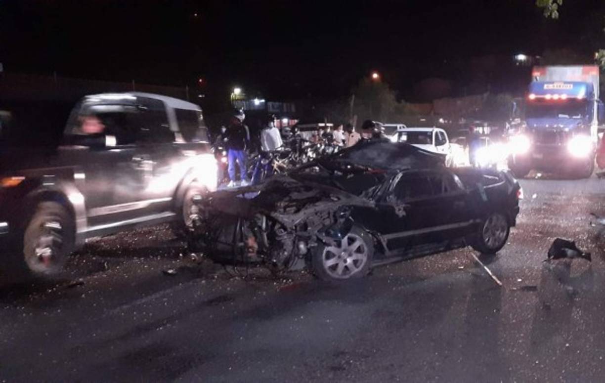 Según testigos, Melghem saltó la mediana e impactó contra un árbol.<br/><br/>