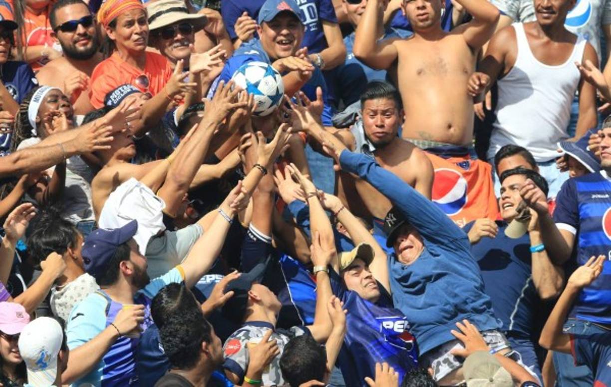 El estadio Nacional de Tegucigalpa fue insuficiente.