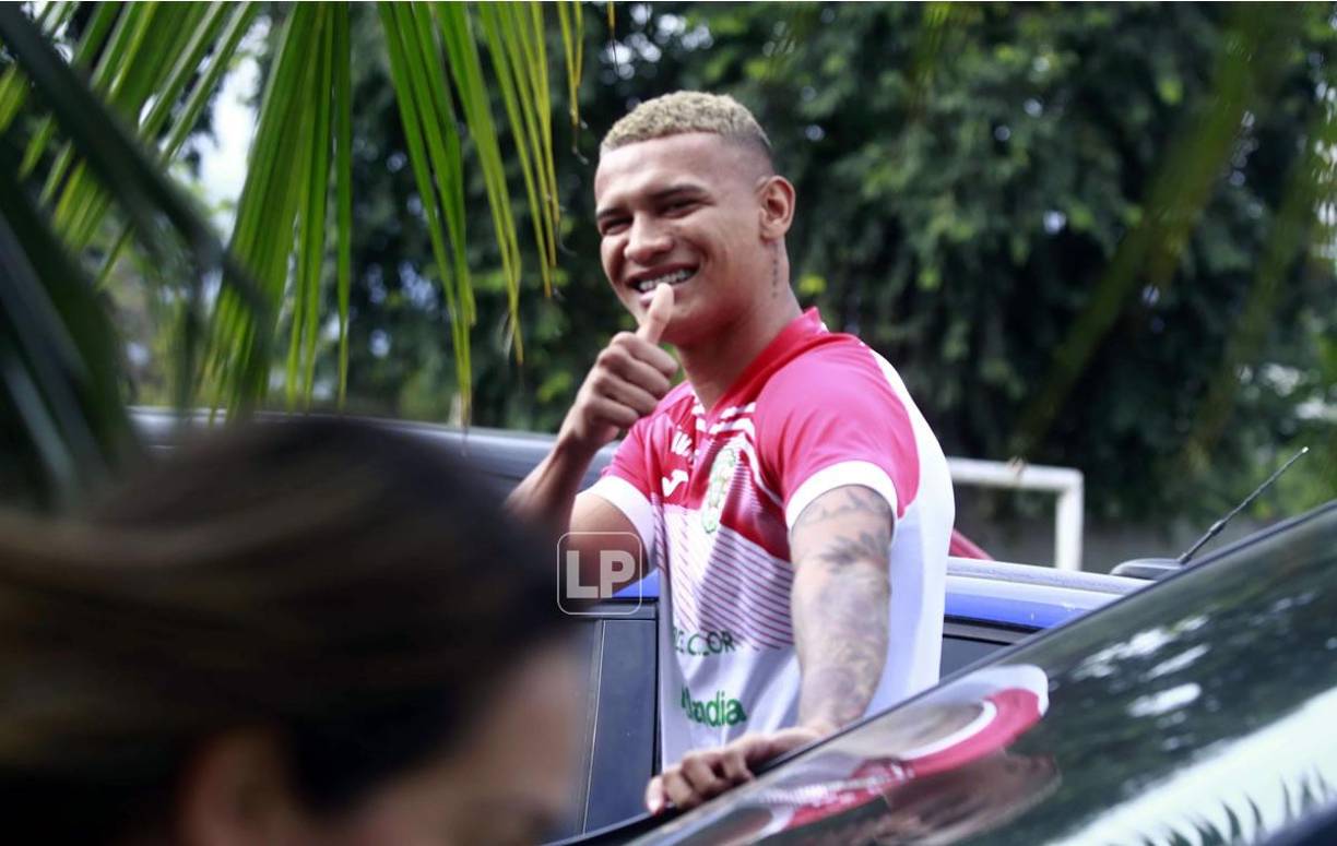 Pese a no contar con Martín ‘Tato‘ García, el futbolista se mantiene de buen humor.