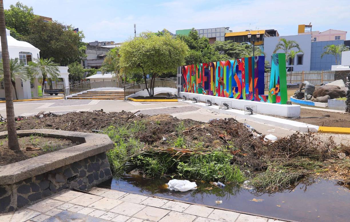 El parque central fue cerrado en julio y se dijo que en 45 días estaría listo y se abriría a los sampedranos. Se cumplió el plazo y los turistas y locales esperan con grandes expectativas.