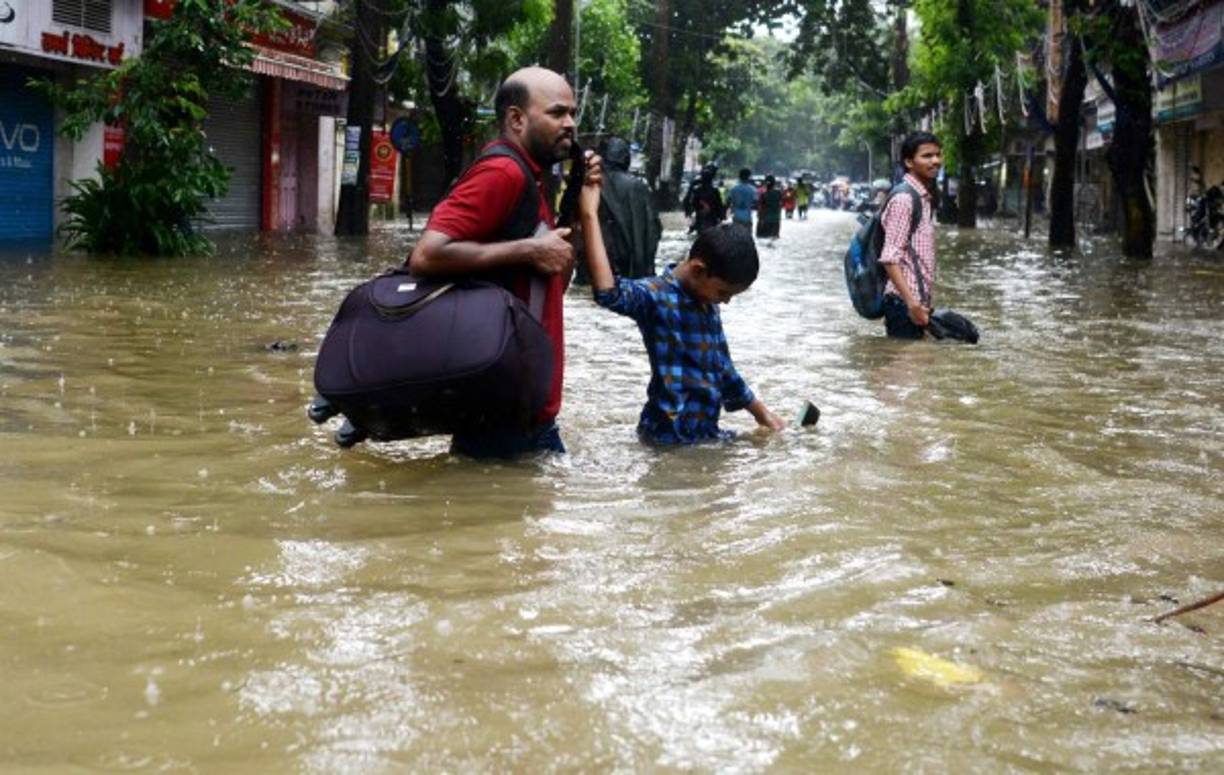 Mumbai, India: Las inundaciones en esta ciudad han dejado al menos 1,200 muertos en las últimas semanas y los expertos advierten que se agravarán en los próximos años.