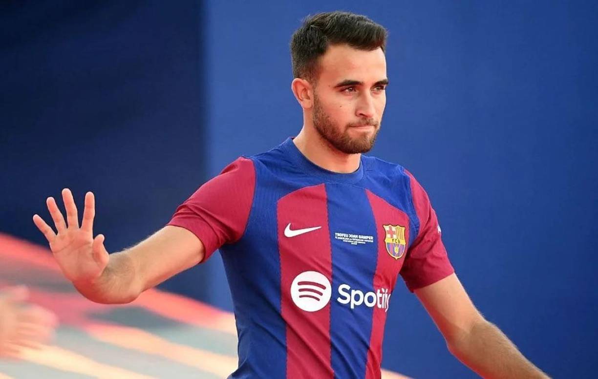 Según informa el diario Sport, el central culé Eric García interesa en Inglaterra, la Roma, Fiorentina y en el Girona. El futbolista tiene muy difícil conseguir minutos coon Xavi Hernández y está planteándose salir cedido.