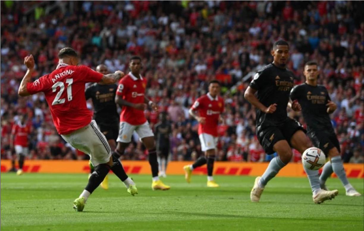 En el minuto 35 Antony marcó con este zurdazo tras una asistencia de Marcus Rashford, otra de las figuras del partido.