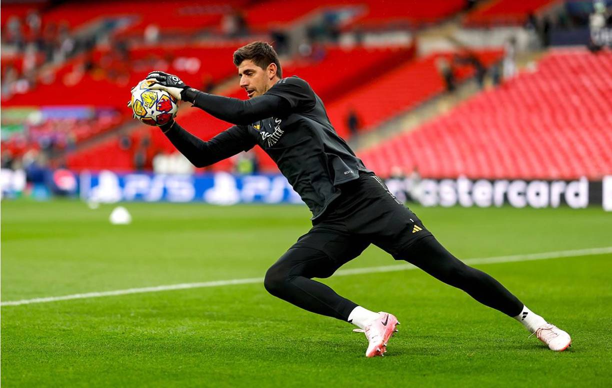 Thibaut Courtois - El portero belga es la gran sorpresa del Real Madrid en el arco para la final de Champions tras la enfermedad que sufrió Andriy Lunin. Ancelotti confirmó la titularidad de Tibu.