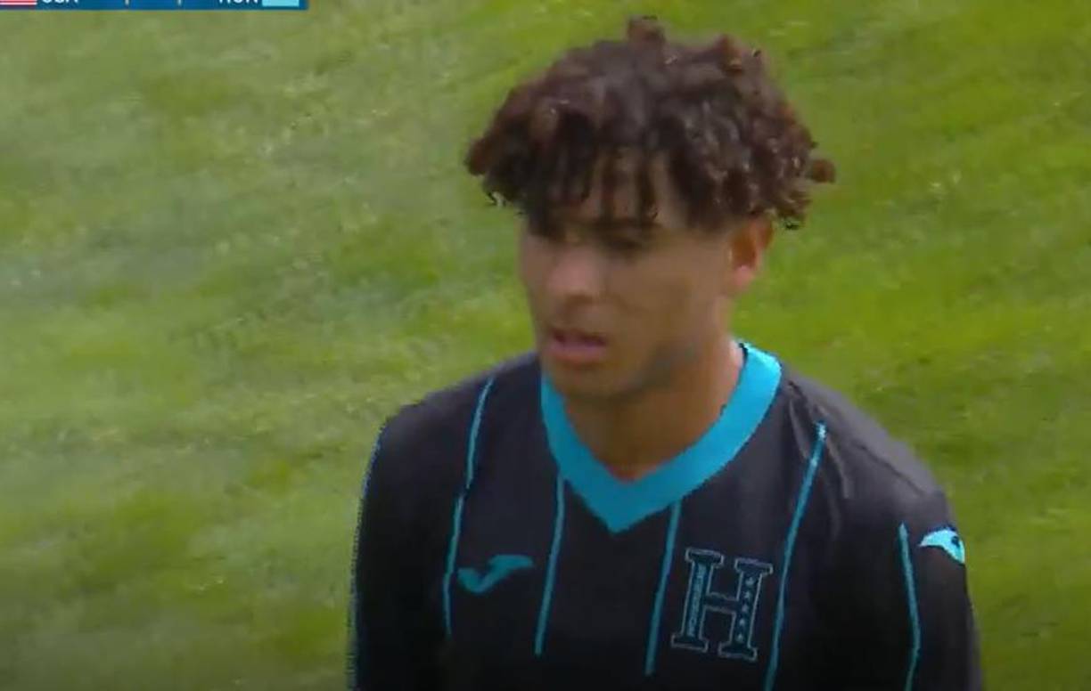 David Ruiz en el momento que abandonaba el terreno de las acciones. 