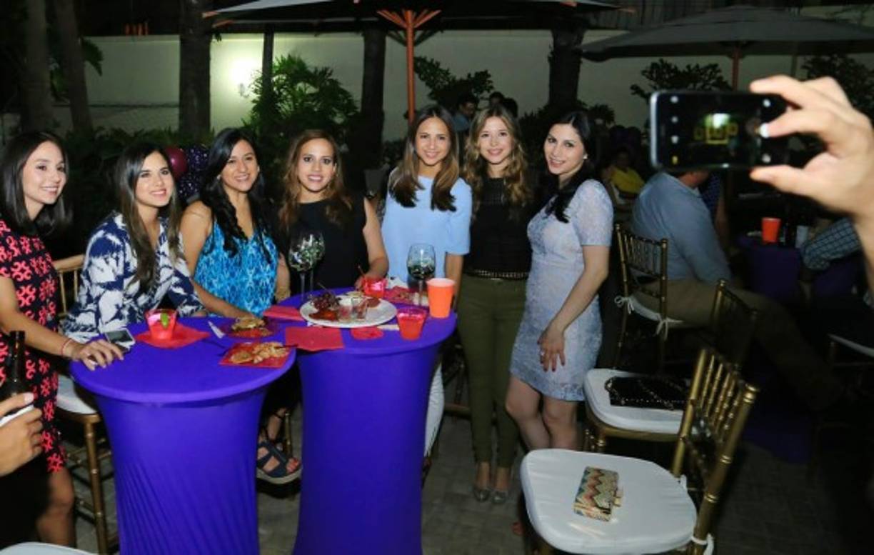 Nicole Castillo, Patricia y Michel Gaído, Jennifer Casco, Tannya Bueso y Alejandra Hernández .