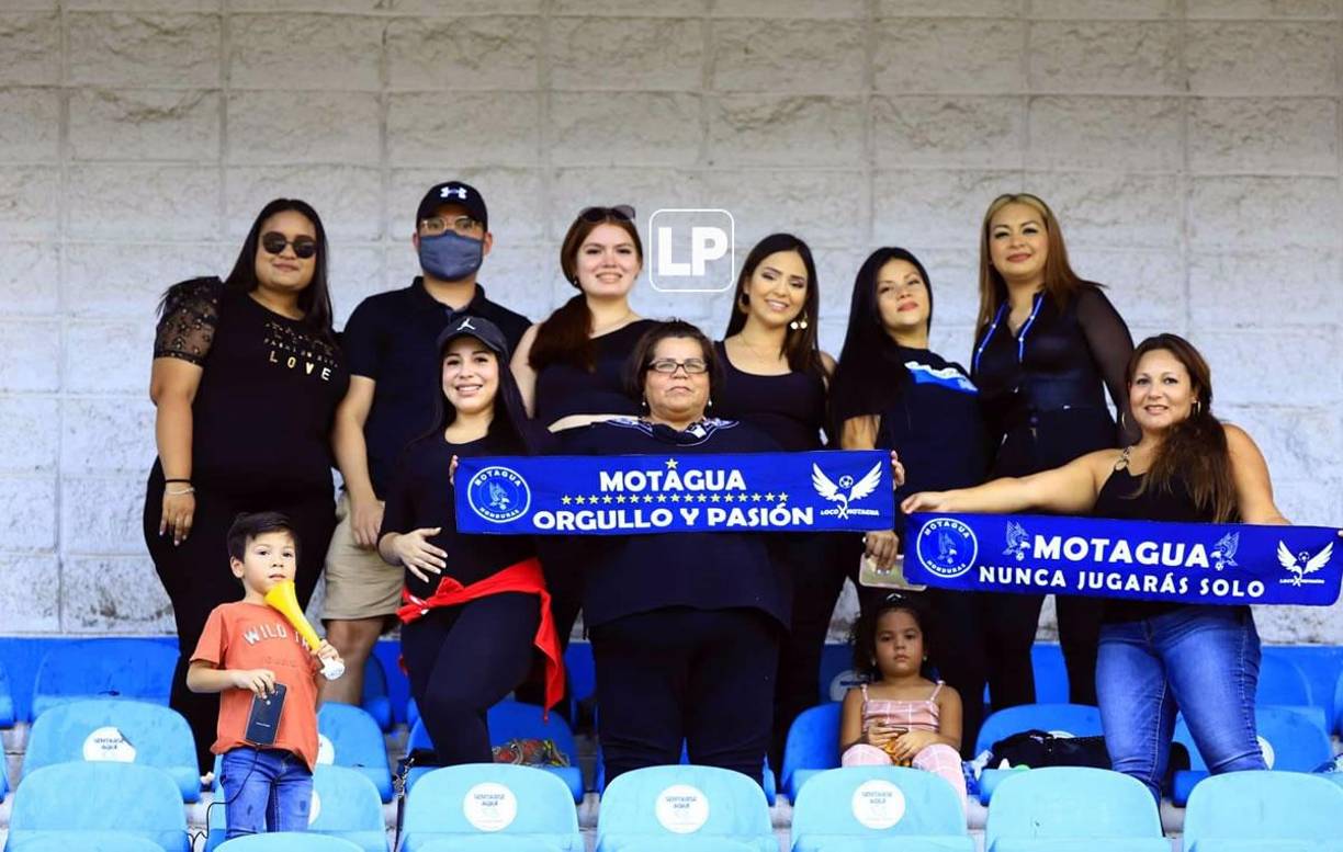 Iving Bruno (prometida de Denil Maldonado), Claudia Rodríguez (prometida de Wesly Decas), Maybey Rodríguez (esposa de Marlon Licona), Cindy Andino (esposa de Óscar García), Amanda Hernández (esposa de Marcelo Pereira), Karen Recarte (esposa de Omar Elvir) y Kathy Sevilla (esposa de Walter Martínez) son las parejas de jugadores motagüenses que están apoyando desde el sector de silla.