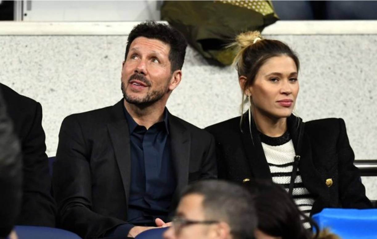 Diego Simeone, entrenador del Atlético de Madrid, llegó al Bernabéu junto a su esposa para ver la final de la Libertadores.