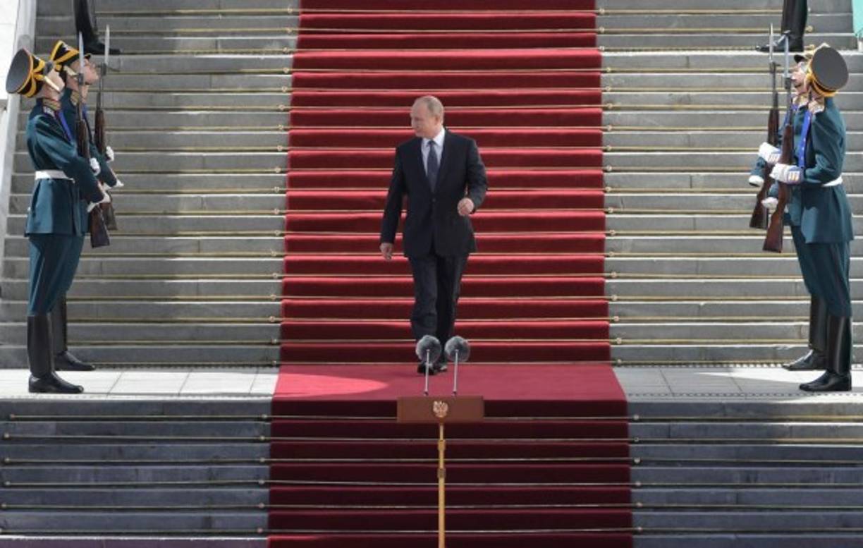 Putin, reelegido presidente en marzo con el 76,7% de los votos, el mejor resultado desde su llegada al poder en el año 2000, es más que nunca el hombre fuerte de Rusia, de nuevo en primera línea internacional al precio de tensiones con los países occidentales.