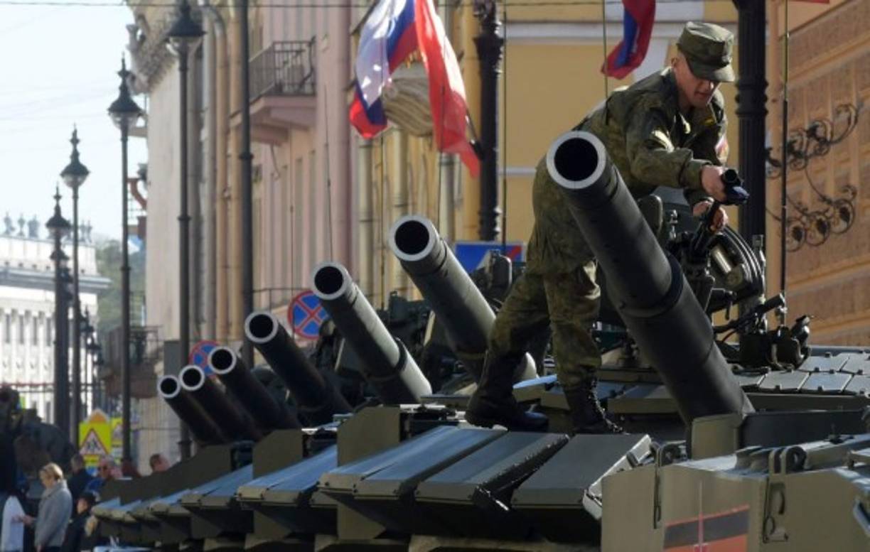 La conmemoración, cada vez más importante bajo Putin, con sus dos días feriados, se produce este año en un contexto de fuertes tensiones con Occidente y temores de una nueva carrera armamentística ruso-estadounidense.