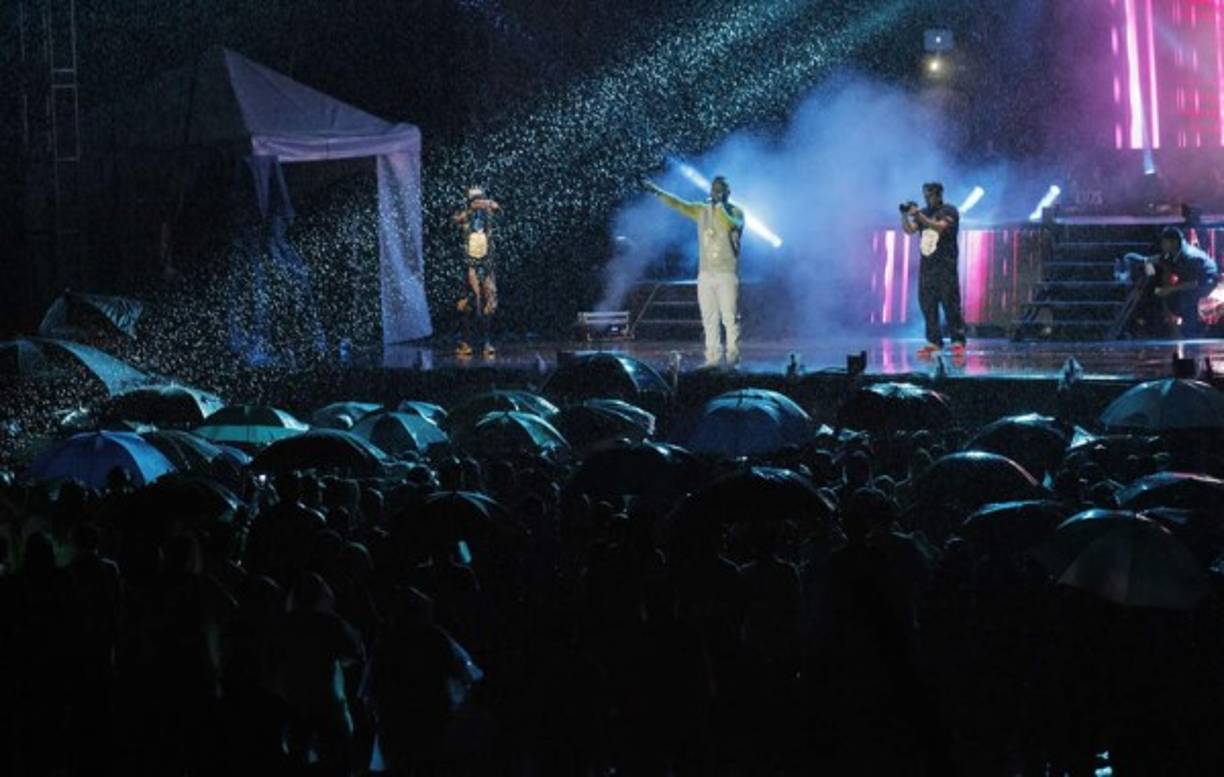 El cantante panameño Boy C dejó su energía en el escenario y demostró que a pesar de la lluvia se puede disfrutar de un espectáculo de ritmo y sabor.
