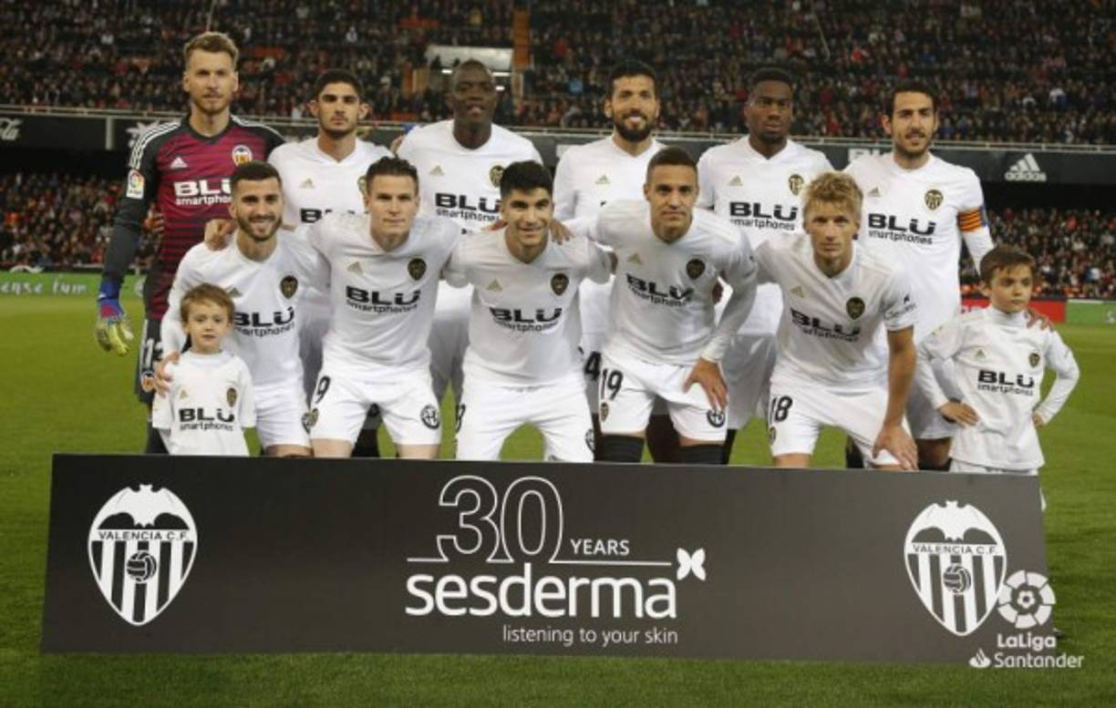 El 11 titular del Valencia, posando antes del inicio del partido contra el Real Madrid. Foto LaLiga.es