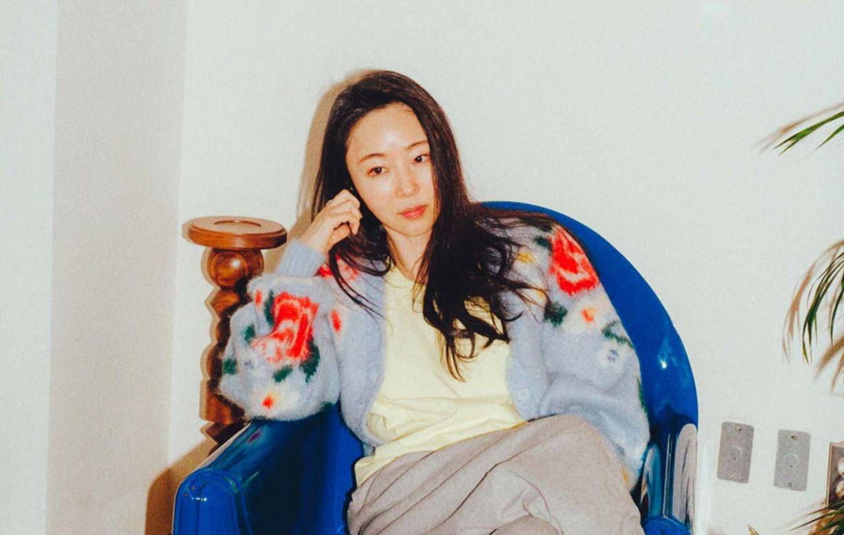 El anuncio de ruptura por parte de NewJeans llegó apenas una semana después de que Min Hee-jin anunciara que abandona Ador y que demandaría a la matriz, Hybe, por violar los términos de su contrato tras meses de desencuentros entre ambas partes.