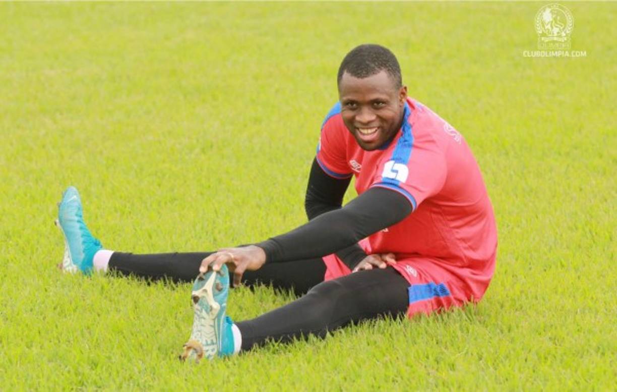 El colombiano Yustin Arboleda realizando trabajos de estiramiento.