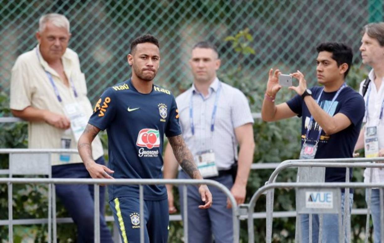 Neymar siempre acapara las miradas y en esta ocasión no fue la excepción en el entrenamiento de Brasil. Los brasileños se enfrentan este viernes a Bélgica en duelo de los cuartos de final (12:00pm, hora de Honduras).