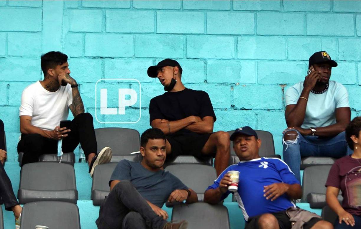 Gabriel Araújo Carvalho estuvo charlando con su compatriota y ahora compañero Yan Maciel.