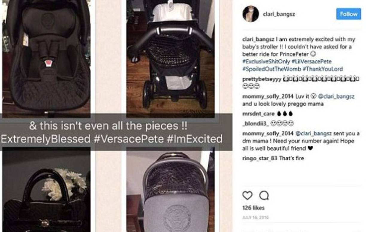 La esposa de uno de los acusados presumió este cochecito de Versace en sus redes sociales, más tarde la policía de Nueva York lo confiscó como evidencia.