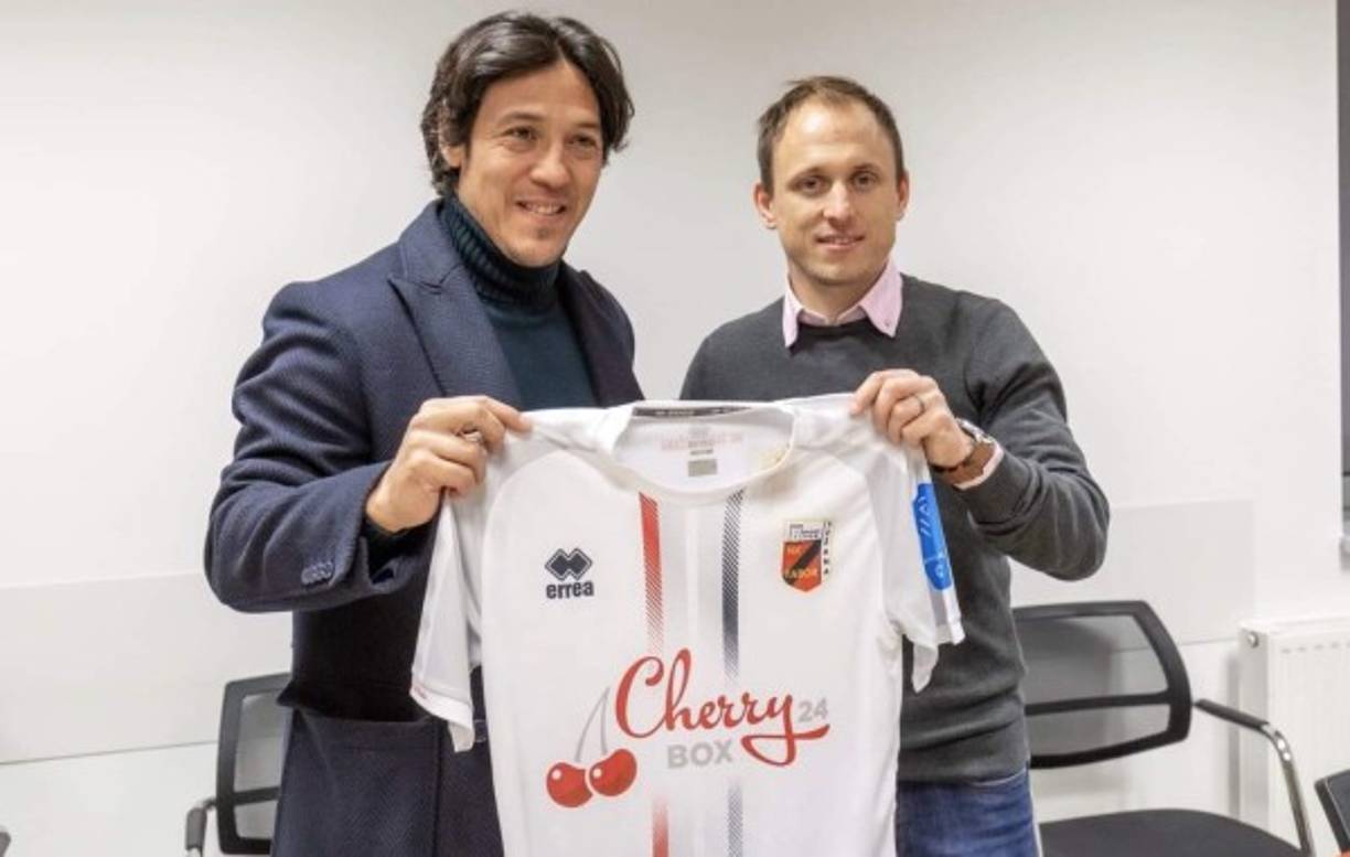 El ítalo-argentino Mauro Camoranesi, campeón del mundo con la selección 'azzurra' en Alemania 2006, ha sido presentado este sábado como nuevo entrenador del Tabor Sezana, de la primera división eslovena. Firma hasta 2021.