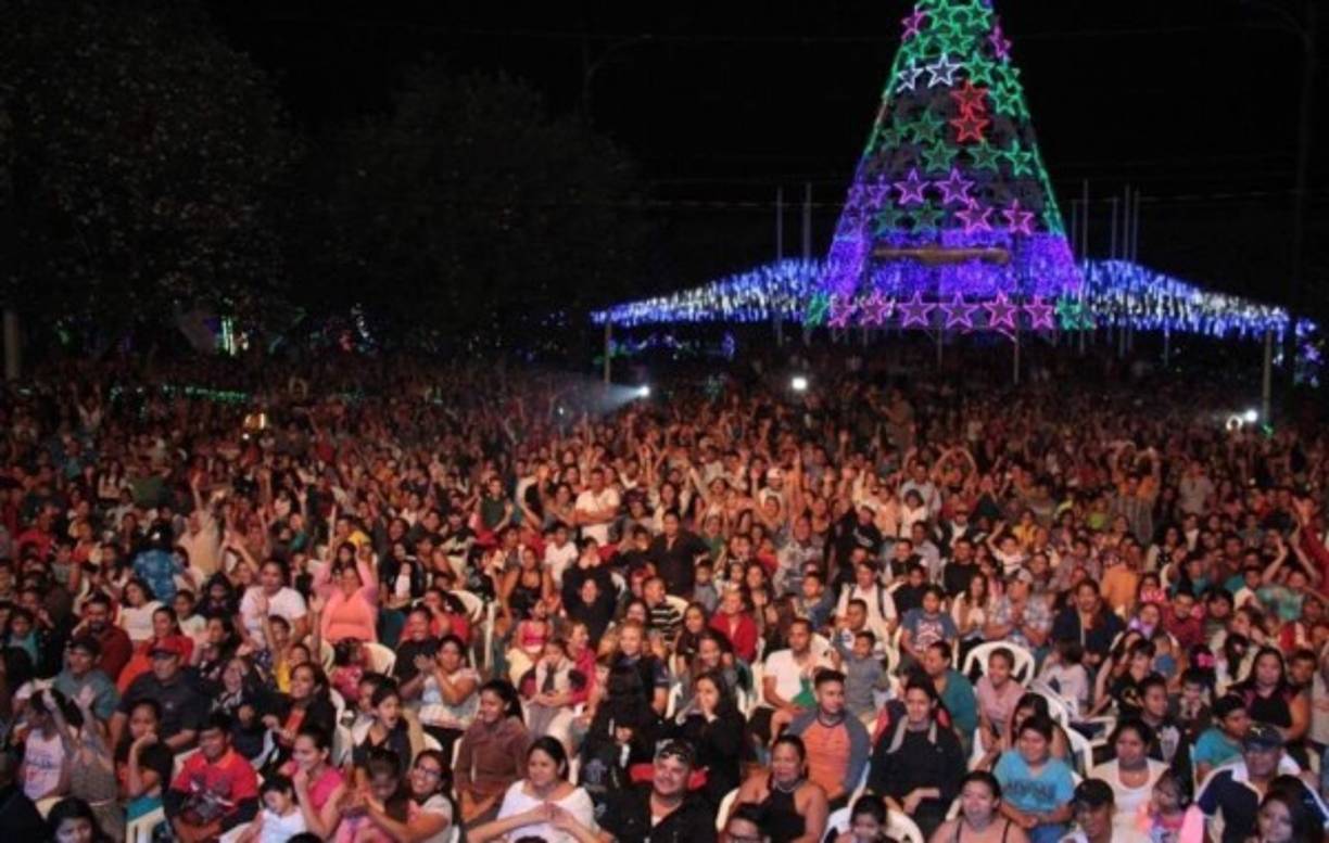 Miles de familia llegaron a la inauguración de la Villa Navideña en Tegucigalpa. El evento se realizó por cuarto año consecutivo como parte de las actividades de la época decembrina.