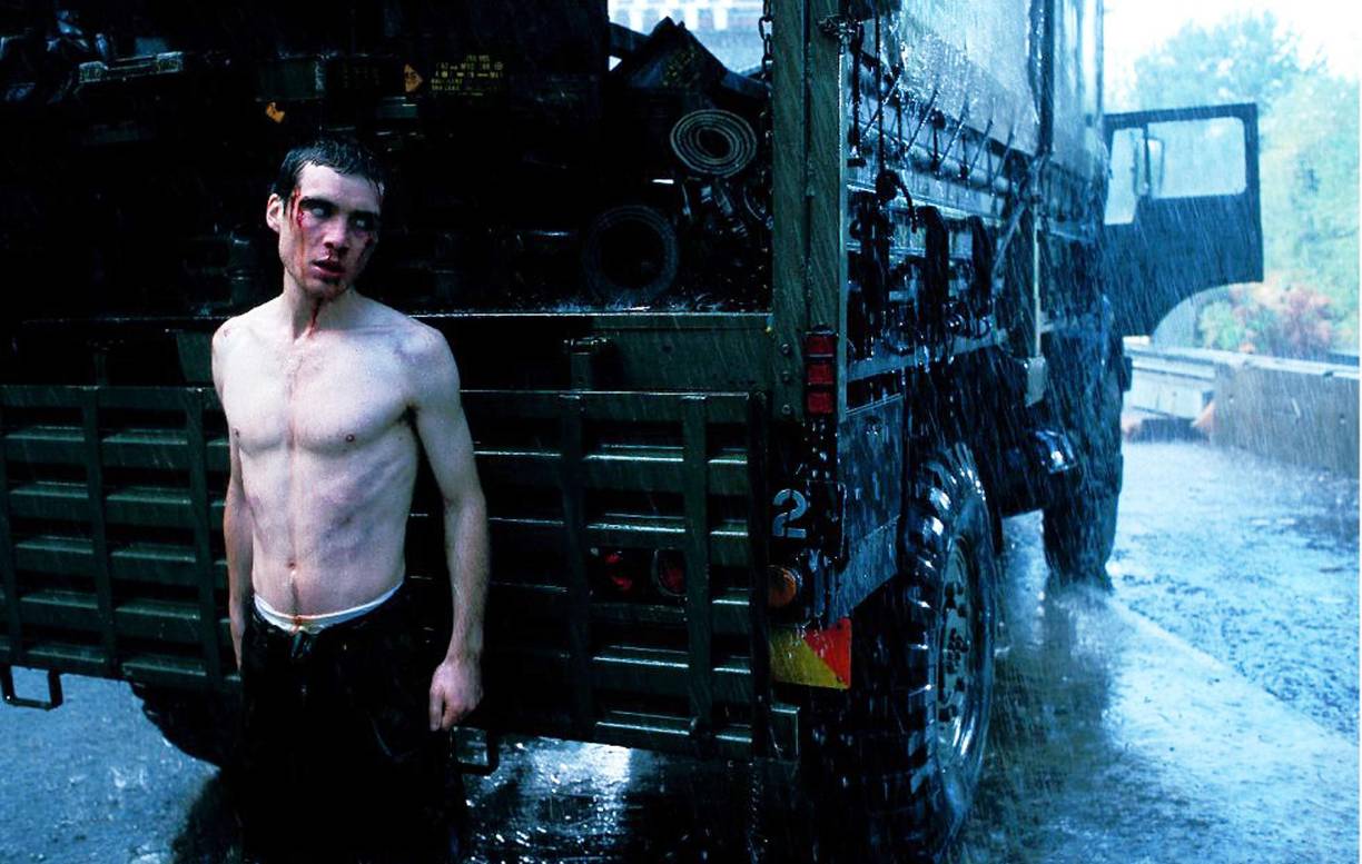 Desde muy joven, Murphy mostró un gran interés y talento por el arte dramático, lo que lo llevó a estudiar actuación en el University College Cork. La carrera de Murphy despegó en la década de 2000, cuando protagonizó la película “28 Days Later” (2002), dirigida por Danny Boyle.