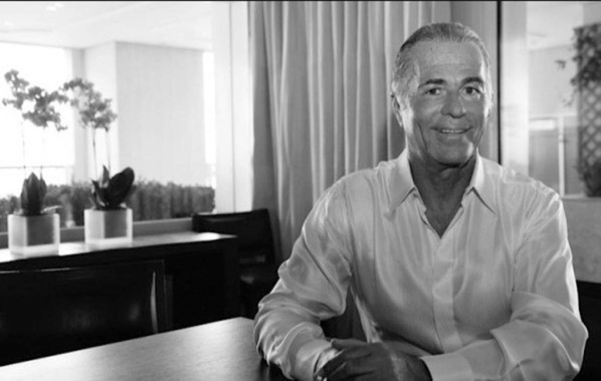 Se estima que su compañía Omega Diamonds está valorada en unos 1 mil millones de dólares.