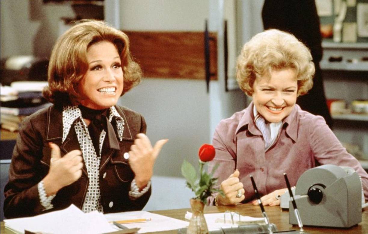 El show de Mary Tyler Moore. A partir de la cuarta temporada de The Mary Tyler Moore Show, White asumió el papel de Sue Ann Nivens, quien, hasta el día de hoy, es uno de sus personajes más memorables. Sue Ann era la ninfómana del vecindario, que trabajaba en la misma red que Mary Richards (Mary Tyler Moore), pero en lugar de trabajar en el programa de noticias WJM, era la estrella de The Happy Homemaker y hablaba de cocina, decoración y programas temáticos extraños. Fuera de la pantalla, era descarada, obsesionada con los hombres y súper competitiva.