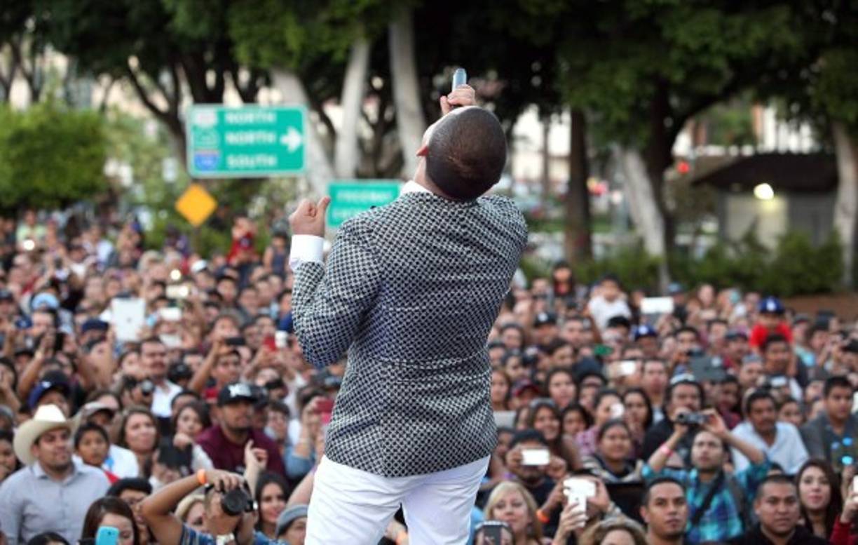 Larry Hernández protagoniza el 'reality' show 'Larrymanía' que se transmite por la cadena de televisión NBC Universal y que el pasado día 20 concluyó su cuarta temporada.