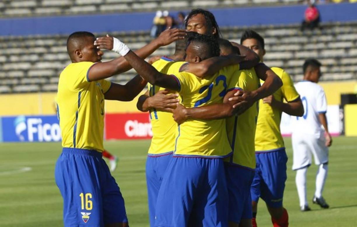 Ecuador se puso en ventaja gracias a un gol en propia puerta de José Colón.