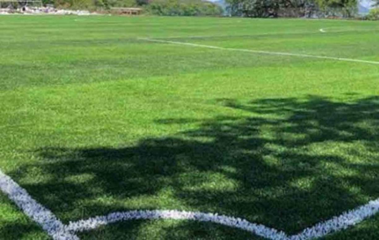 Cabe señalar que se contruyó un muro pequeño de manmpostería en el perímetro para retención del agua y la construcción de cunetas como obras de drenaje.