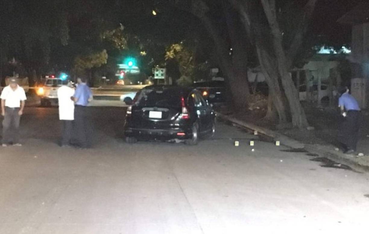 Cinco personas fueron ultimadas a balazos en el barrio Barandillas de San Pedro Sula cuando viajaban en una camioneta CR-V negra.
