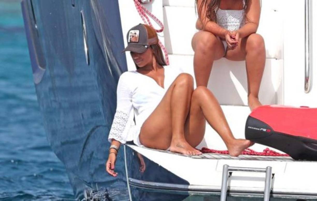 Antonella ha presumido de su cuerpazo en Ibiza aunque de momento no se ha visto usar traje de baño. FOTO GTRES.