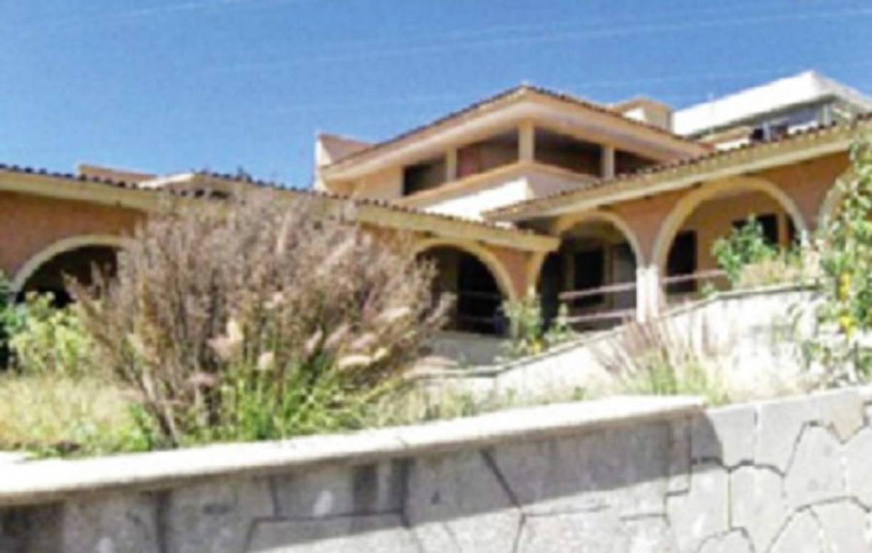 El rancho Los Tres García, supuesto punto de reunión de políticos y narcotraficantes mexicanos, y que pertenecía a Carlos Montemayor González, suegro del capo, Edgar Valdez Villarreal, 'La Barbie', es la mayor atracción de la subasta.