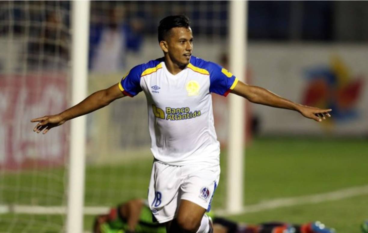 Edwin Rodríguez firmó el 2-0 del Olimpia sobre el Vida.