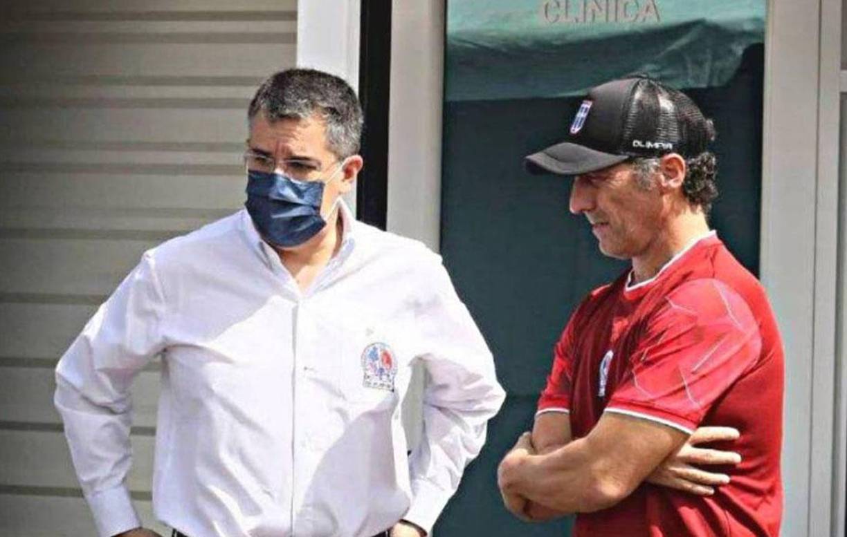 Rafael Villeda, presidente del Olimpia, señaló que Pedro Troglio seguirá en el club albo para la próxima campaña independiente de lo que ocurra en la final ante Motagua. El estratega argentino tiene contrato con el club merengue hasta mayo del 2024.