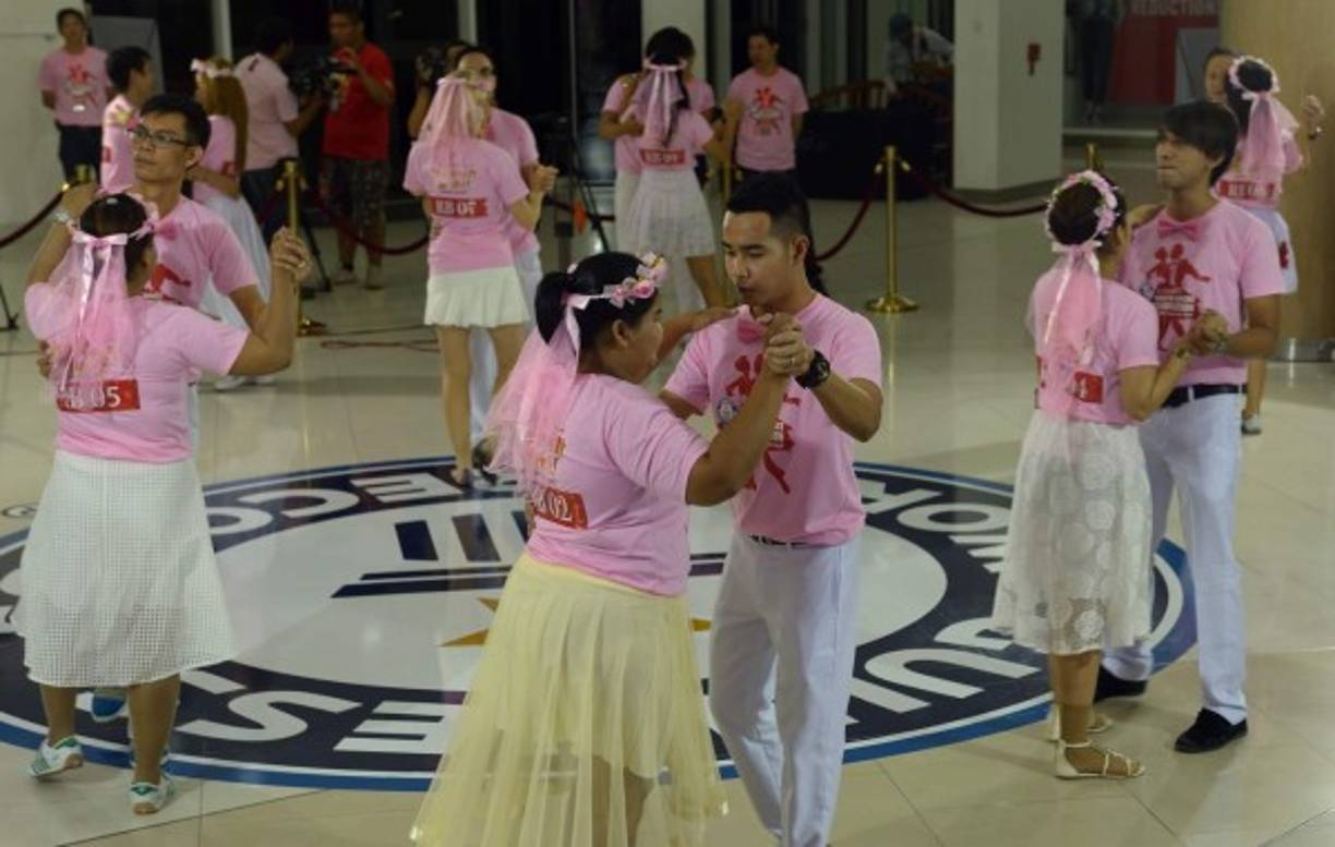 En Tailandia, las parejas lo celebran bailando.
