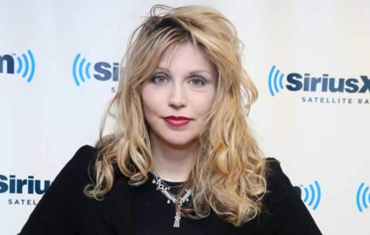 El problema con las drogas de Courtney Love siempre ha estado en los medios. Marihuana, cocaína, supuestamente heroína durante su embarazo. En la actualidad, la exesposa de Kurt Cobain, a sus 54 años se encuentra limpia y libre de sustancias ilegales.