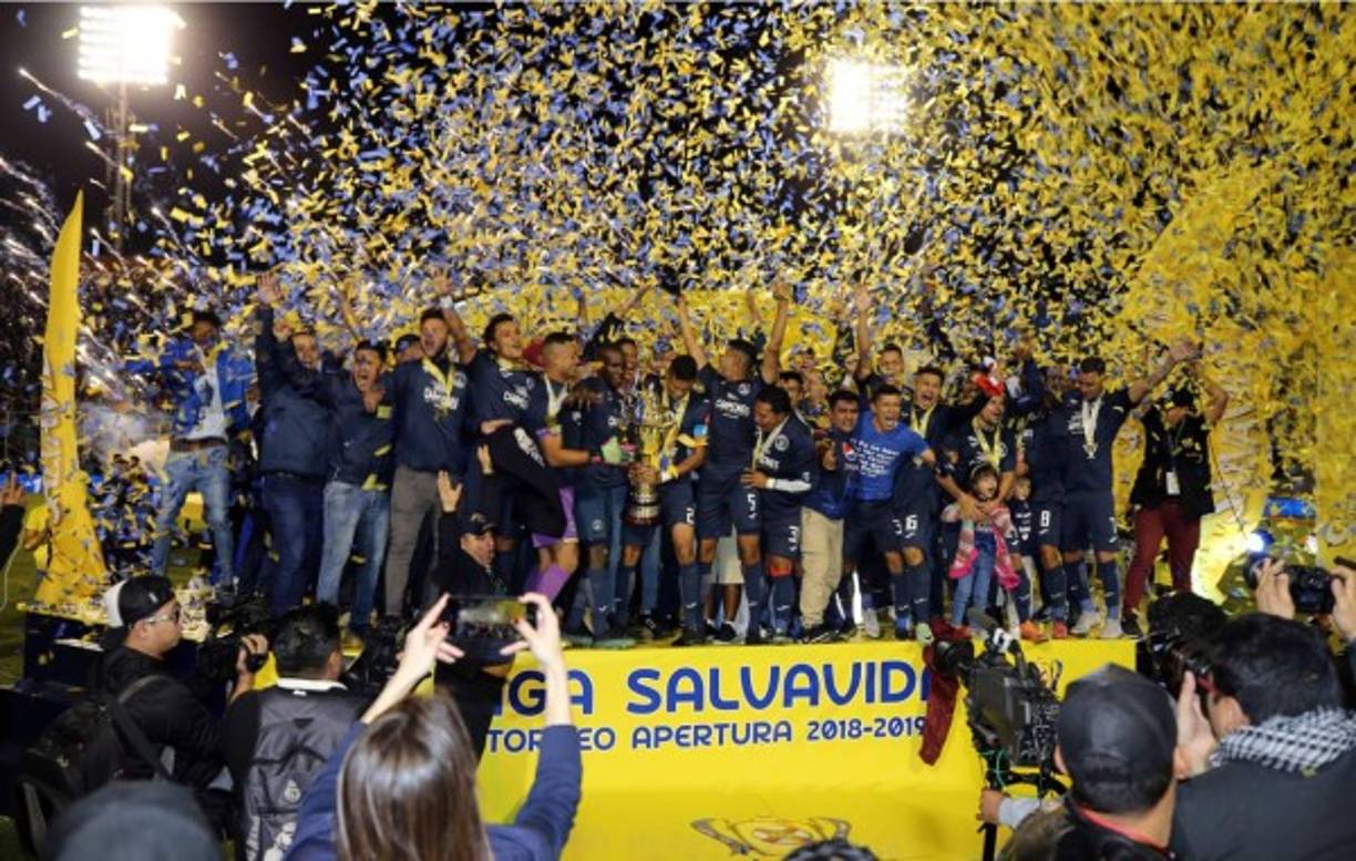 Imagen de la coronación de campeón del Motagua.