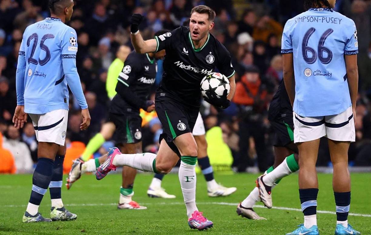 El argentino, naturalizado mexicano, Santi Giménez marcó un gol en la remontada del Feyenoord 3-3 contra el Manchester City.