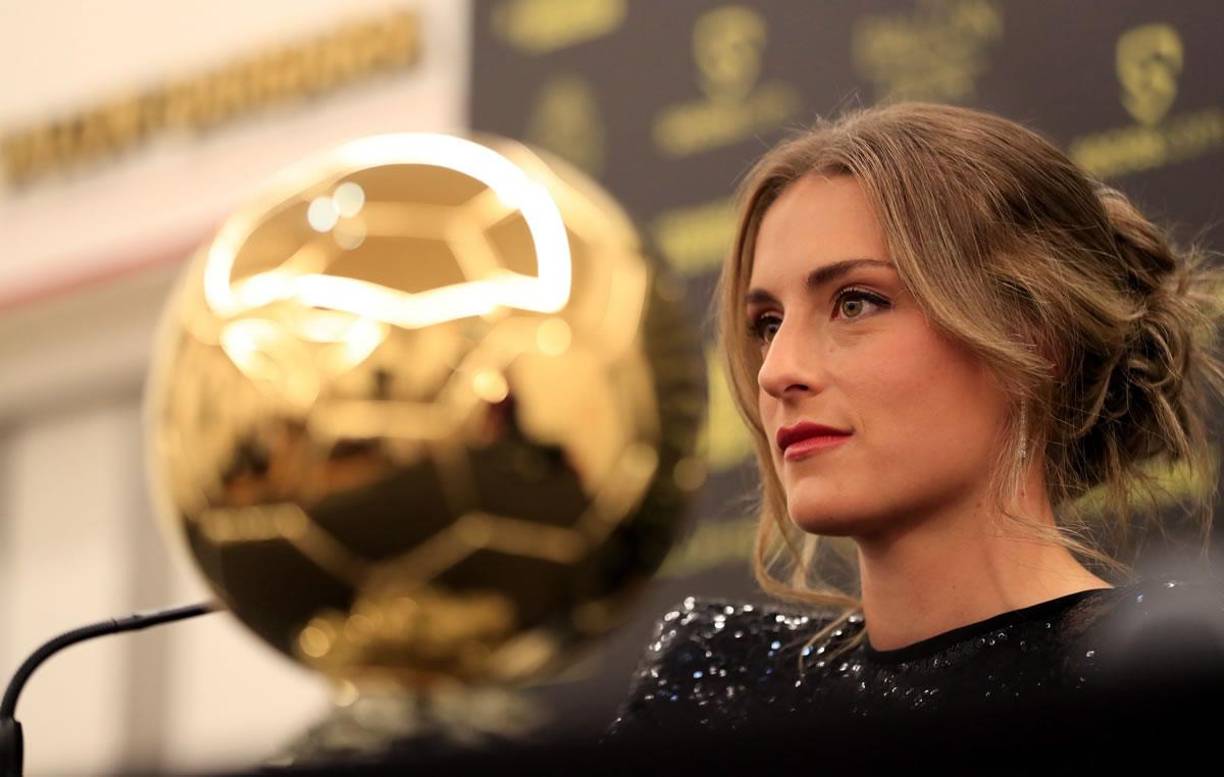 Alexia Putellas también compareció en rueda de prensa acompañada por su Balón de Oro 2021.