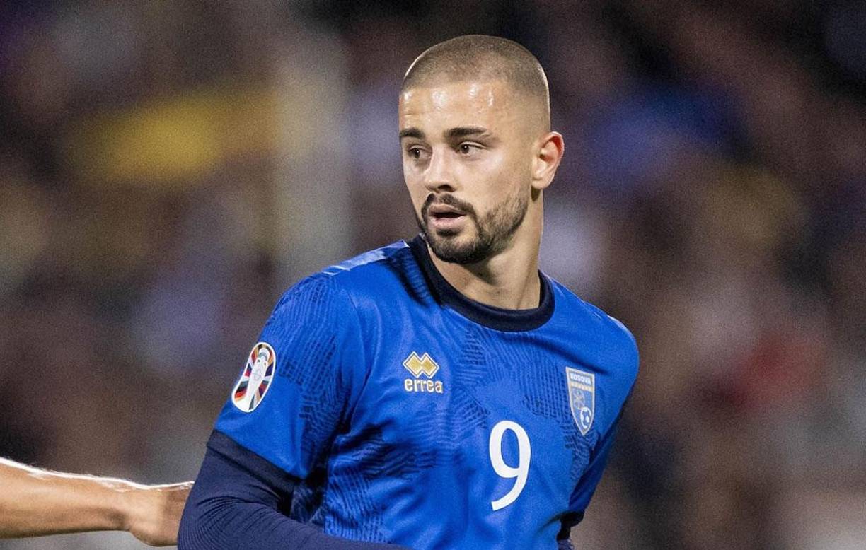 Edon Zhegrova, delantero del Lille de la Ligue 1 de Francia, es uno de los involucrados en la escandalosa fiesta tras la derrota de Kosovo.