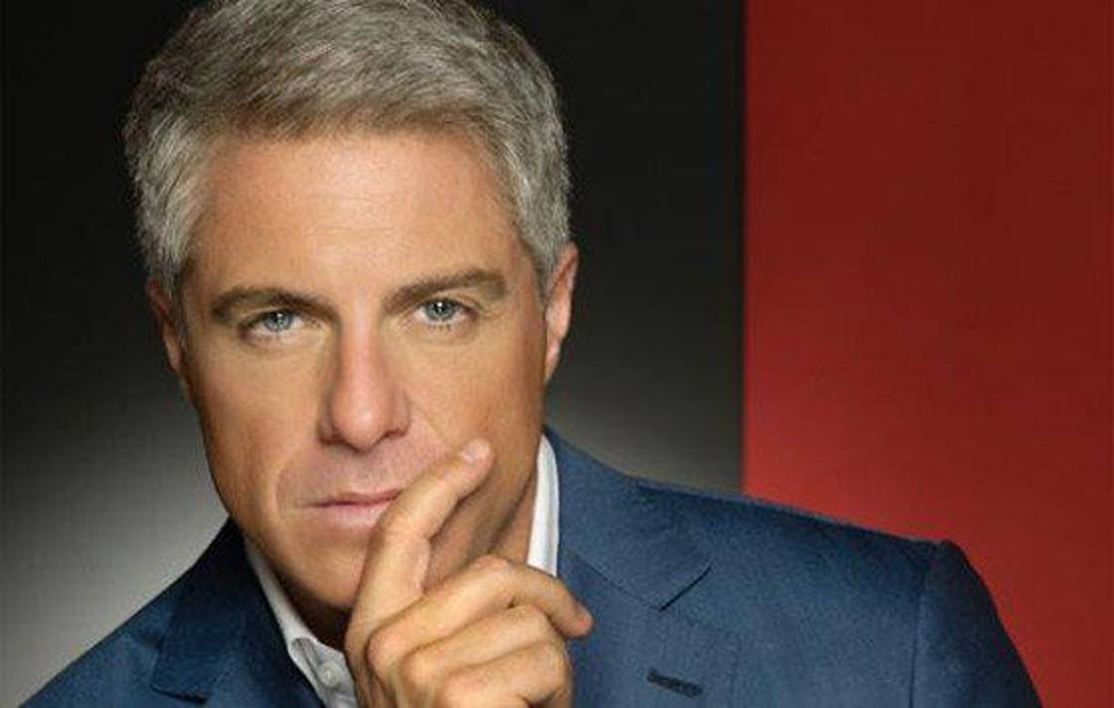 Duró un año en la emisión, sin embargo, aunque dijo que salió por compromisos profesionales, se rumora que habría sido porque no logró conquistar al público.