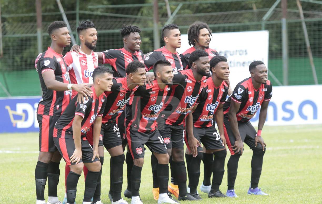 El 11 titular del Vida que mandó a la cancha Fernando Mira.