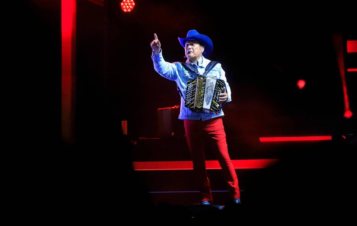 “Jefes de Jefes” fue la canción con la que decidieron arrancar su show. 