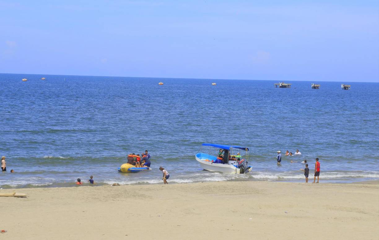 “Nos preocupa el pronostico de lluvia que han anunciado, pero estamos preparados para atenderlos en le día y la noche” apuntó.
