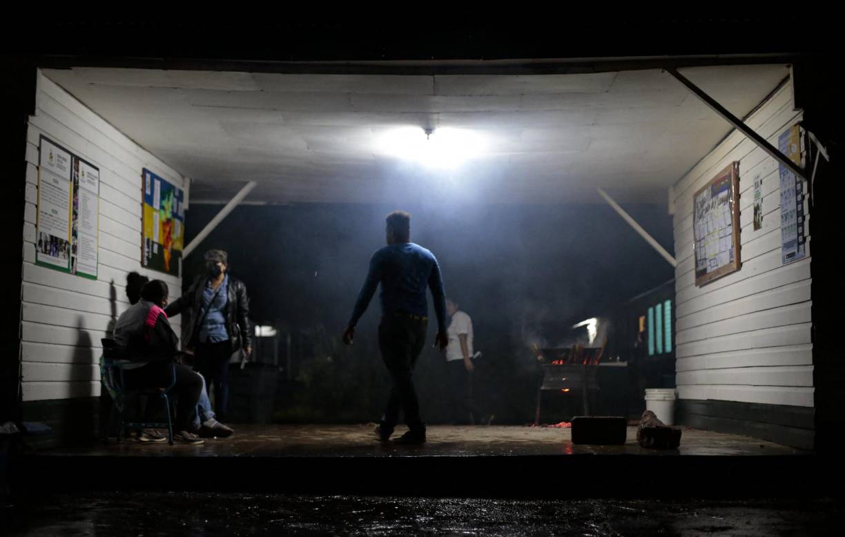 Este sábado en la mañana, los ciudadanos evacuados a albergues comenzaron a retornar a sus casas. En la capital, Managua, la lluvia era intermitente y se intensificaba por momentos, mientras la tormenta se alejaba.