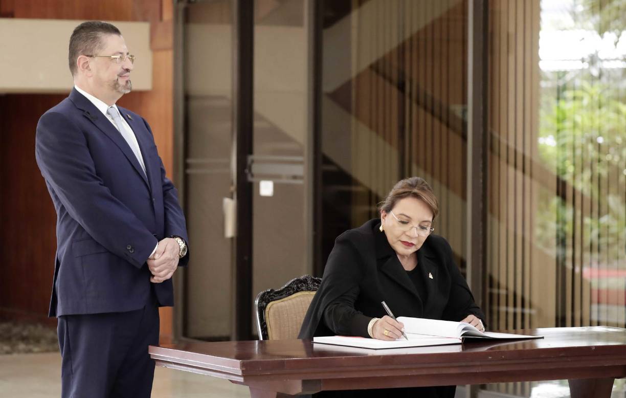 Los países del SICA tuvieron relaciones diplomáticas con Taiwan hasta que pasaron a tenerlas con China. Únicamente Guatemala las mantiene. 